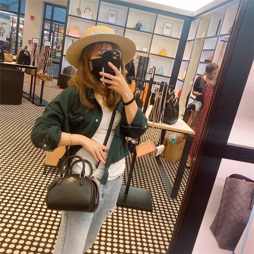 台灣美媽代購 COACH 蔻馳 包包 斜挎包 手提包 貝殼包 枕頭包 半月包 斜挎手提包 時尚百搭簡約款單肩斜挎包-細節圖11