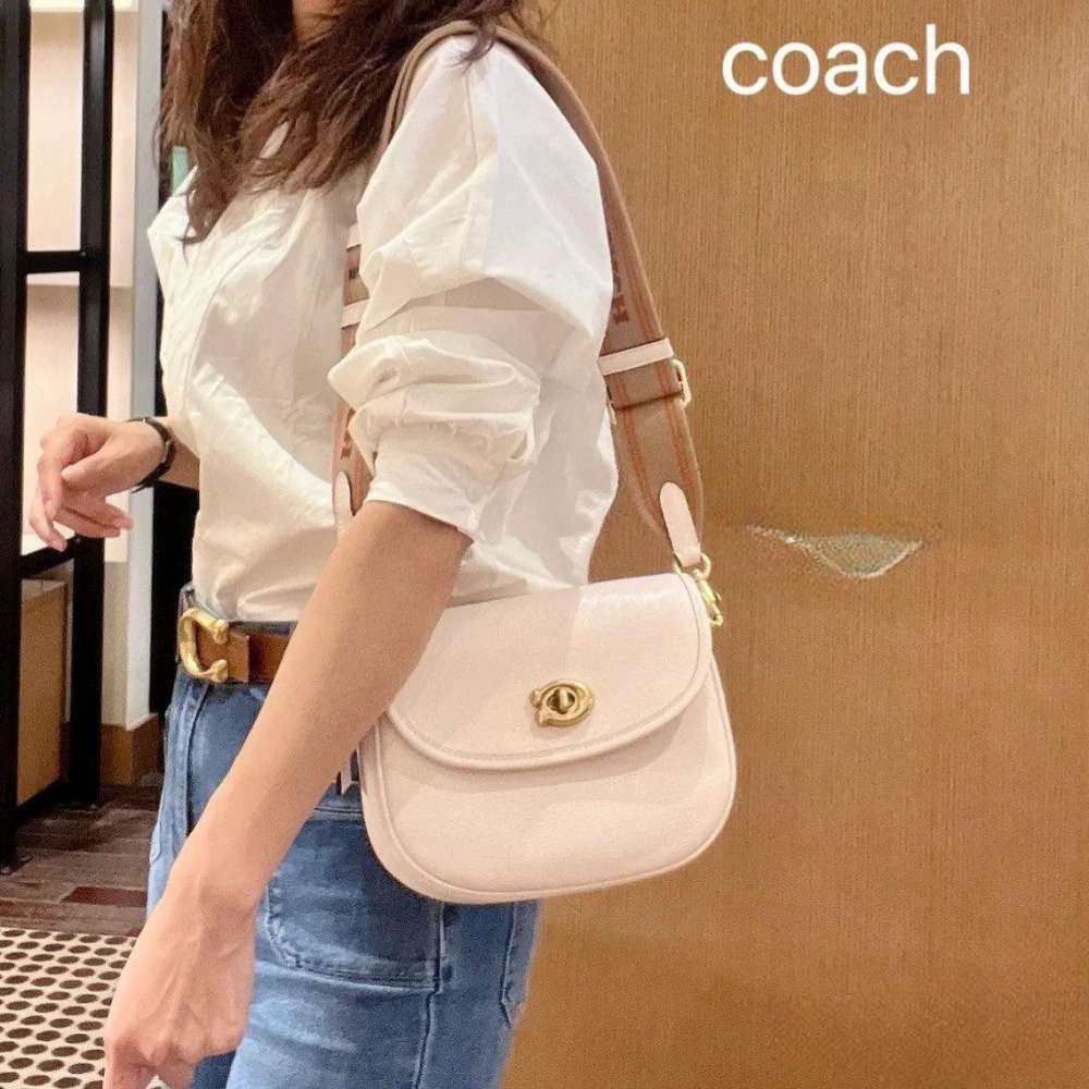 台灣美媽代購 COACH 蔻馳 包包 側背包 單肩包 斜挎包 斜背包 馬鞍包 單肩馬鞍包 翻蓋斜挎包雙肩帶 時尚簡約款-細節圖6