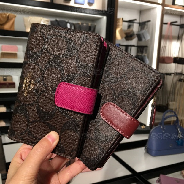 台灣美媽代購 COACH 蔻馳 皮夾 中夹 短夹 拉鏈零錢包 卡夾 信用卡夾 經典C紋中夾 防刮按扣對折中夾 時尚真皮女-細節圖4