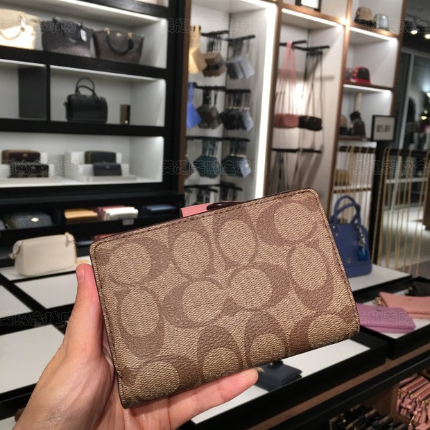 台灣美媽代購 COACH 蔻馳 皮夾 中夹 短夹 拉鏈零錢包 卡夾 信用卡夾 經典C紋中夾 防刮按扣對折中夾 時尚真皮女-細節圖6