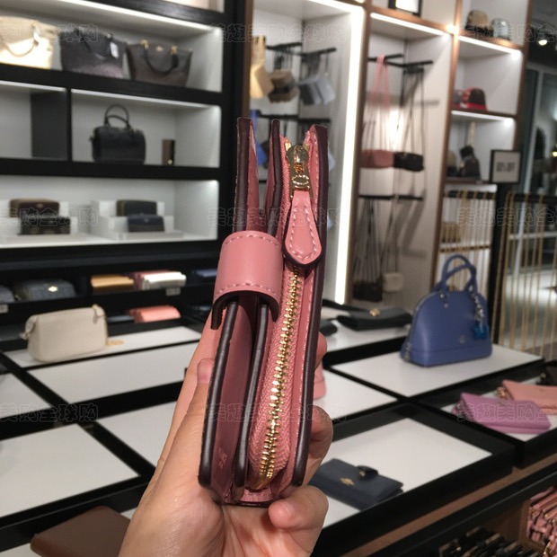 台灣美媽代購 COACH 蔻馳 皮夾 中夹 短夹 拉鏈零錢包 卡夾 信用卡夾 經典C紋中夾 防刮按扣對折中夾 時尚真皮女-細節圖7