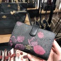 台灣美媽代購 COACH 蔻馳 皮夾 中夹 短夹 拉鏈零錢包 卡夾 信用卡夾 經典C紋中夾 防刮按扣對折中夾 時尚真皮女-規格圖10