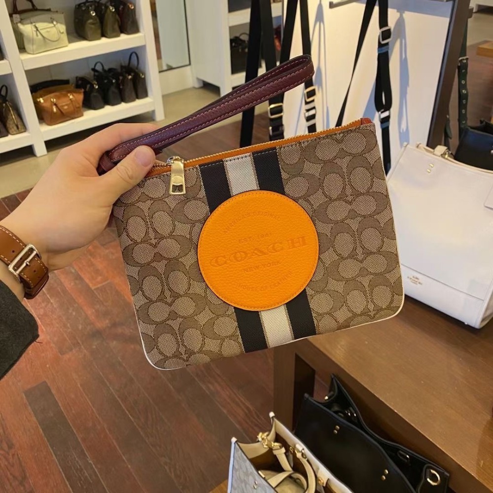 台灣美媽代購 COACH 蔻馳 女士手拿包 零錢包 經典logo手腕包 鑰匙包 防刮拉鏈手拿包 錢包 時尚百搭簡約款包包-細節圖3