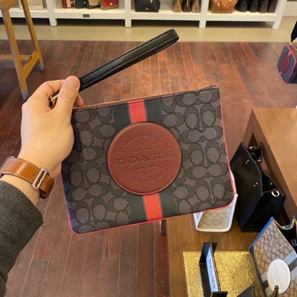 台灣美媽代購 COACH 蔻馳 女士手拿包 零錢包 經典logo手腕包 鑰匙包 防刮拉鏈手拿包 錢包 時尚百搭簡約款包包-細節圖5