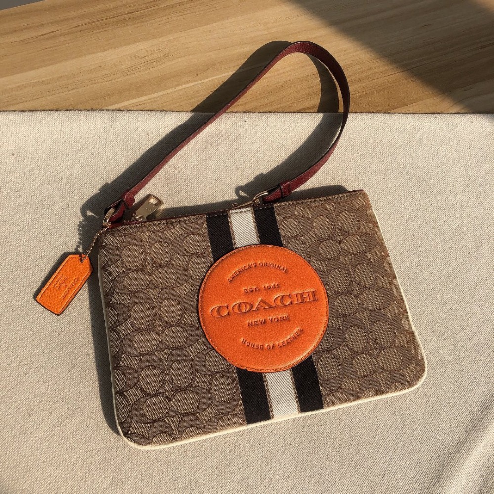 台灣美媽代購 COACH 蔻馳 女士手拿包 零錢包 經典logo手腕包 鑰匙包 防刮拉鏈手拿包 錢包 時尚百搭簡約款包包-細節圖6