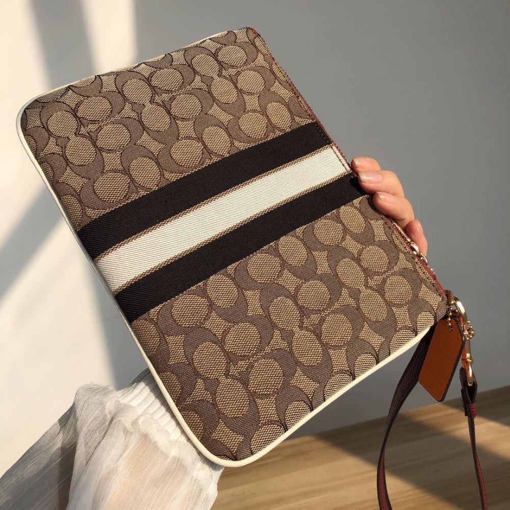 台灣美媽代購 COACH 蔻馳 女士手拿包 零錢包 經典logo手腕包 鑰匙包 防刮拉鏈手拿包 錢包 時尚百搭簡約款包包-細節圖7