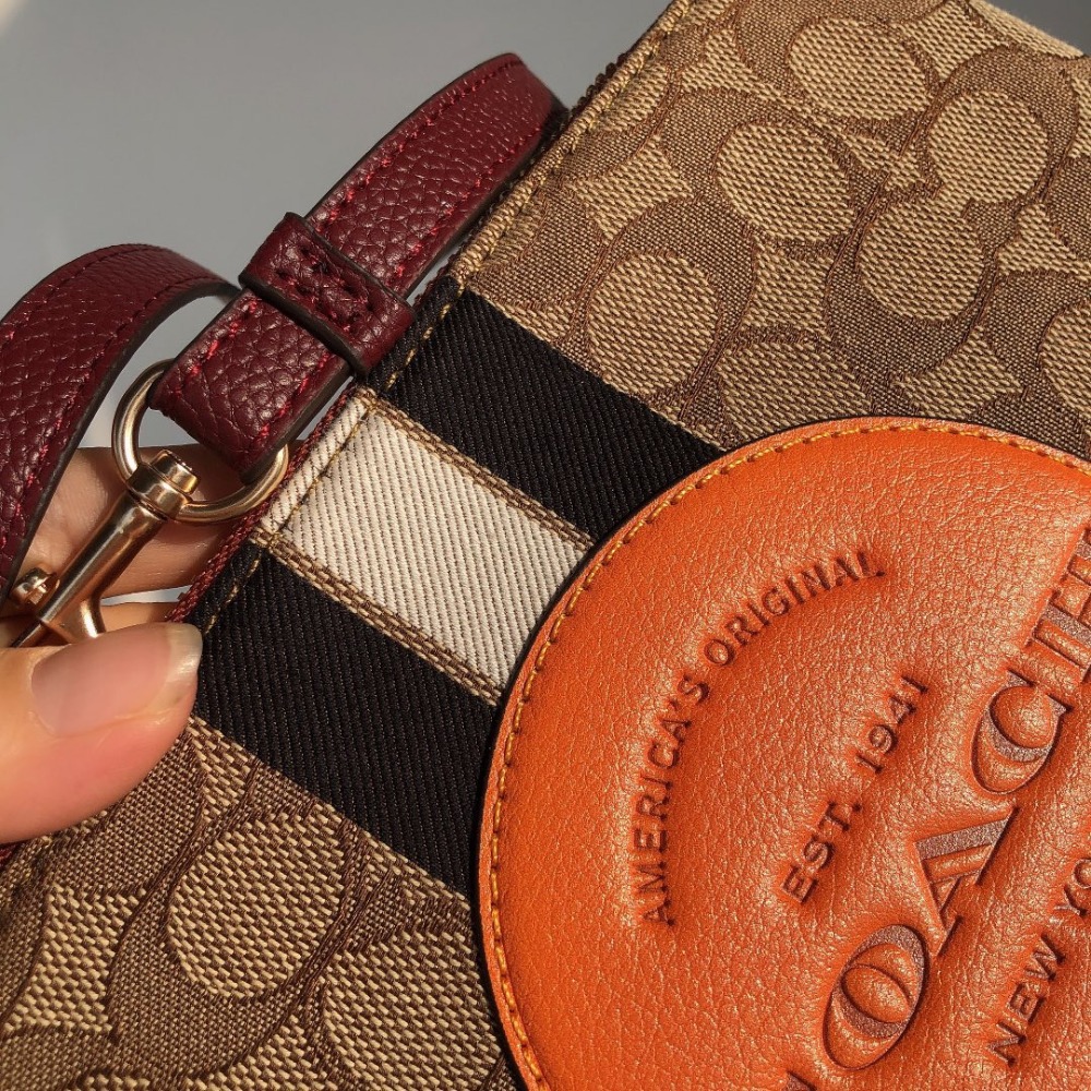 台灣美媽代購 COACH 蔻馳 女士手拿包 零錢包 經典logo手腕包 鑰匙包 防刮拉鏈手拿包 錢包 時尚百搭簡約款包包-細節圖8