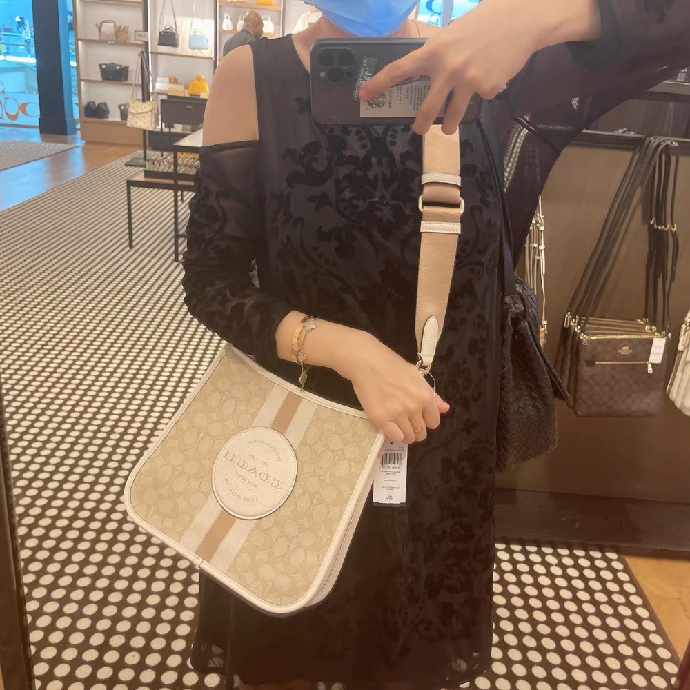 台灣美媽代購 COACH 蔻馳 包包 單肩包 斜挎包 斜背包 馬鞍包 腋下包 經典圓標LOGO馬鞍包 時尚簡約單肩斜挎包-細節圖2