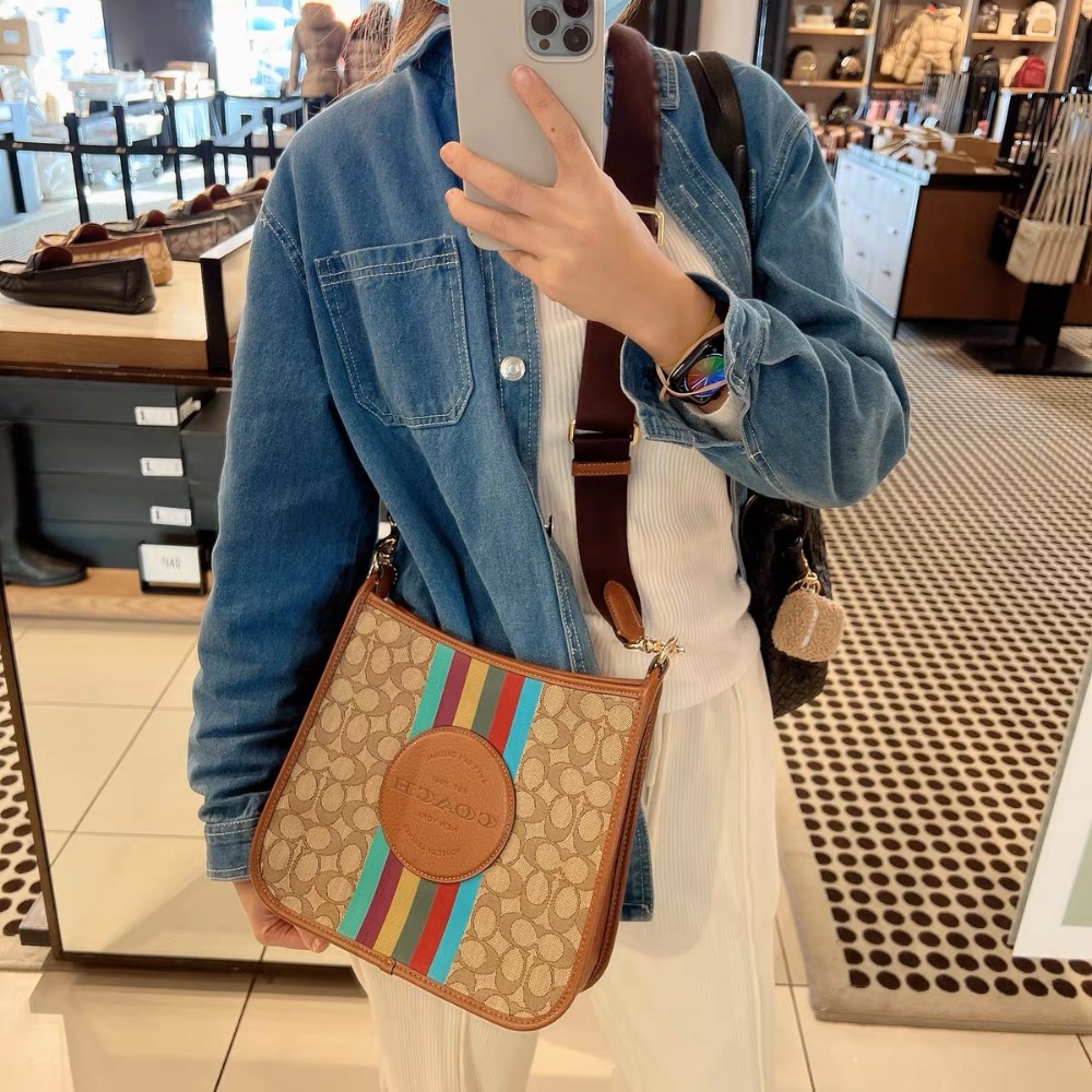 台灣美媽代購 COACH 蔻馳 包包 單肩包 斜挎包 斜背包 馬鞍包 腋下包 經典圓標LOGO馬鞍包 時尚簡約單肩斜挎包-細節圖3