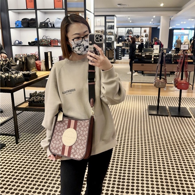 台灣美媽代購 COACH 蔻馳 包包 單肩包 斜挎包 斜背包 馬鞍包 腋下包 經典圓標LOGO馬鞍包 時尚簡約單肩斜挎包-細節圖4