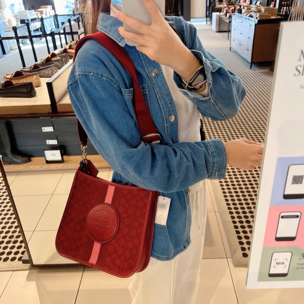 台灣美媽代購 COACH 蔻馳 包包 單肩包 斜挎包 斜背包 馬鞍包 腋下包 經典圓標LOGO馬鞍包 時尚簡約單肩斜挎包-細節圖5