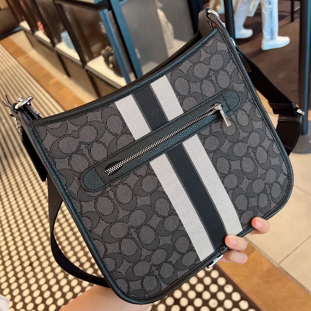 台灣美媽代購 COACH 蔻馳 包包 單肩包 斜挎包 斜背包 馬鞍包 腋下包 經典圓標LOGO馬鞍包 時尚簡約單肩斜挎包-細節圖8