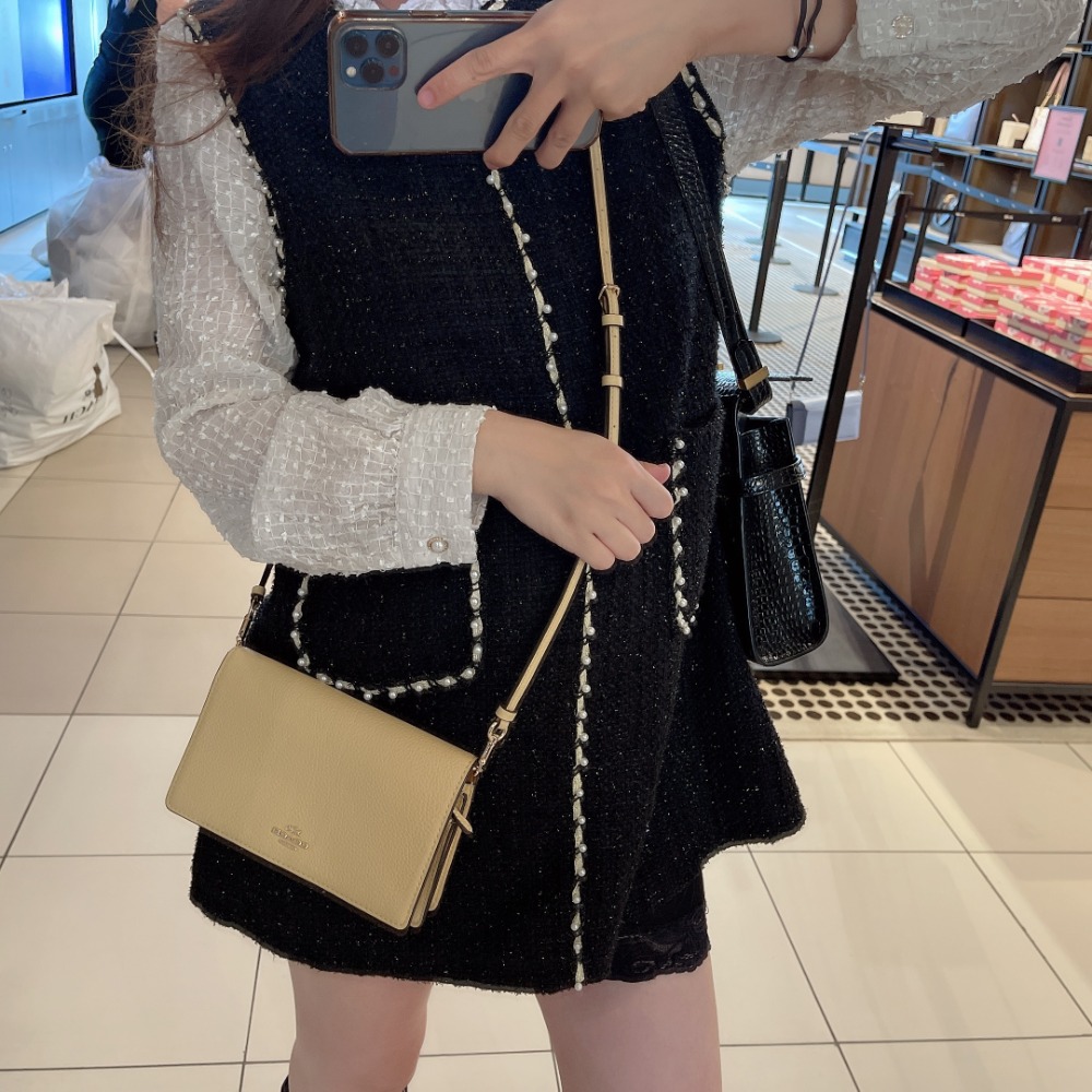 台灣美媽代購 COACH 蔻馳 包包 單肩包 斜挎包 斜背包 手提包 信封包 woc女包 馬鞍包 小方包 時尚簡約百搭款-細節圖4