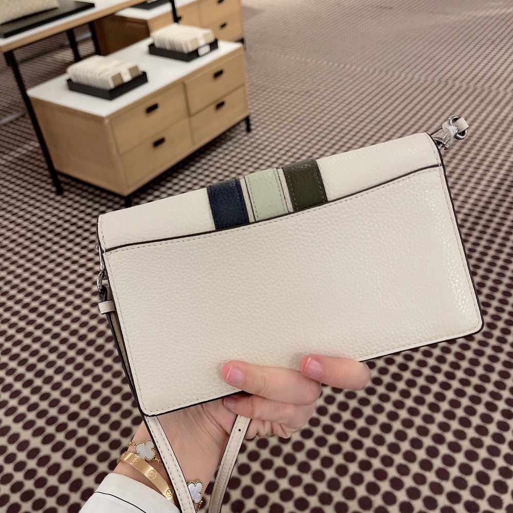 台灣美媽代購 COACH 蔻馳 包包 單肩包 斜挎包 斜背包 手提包 信封包 woc女包 馬鞍包 小方包 時尚簡約百搭款-細節圖8