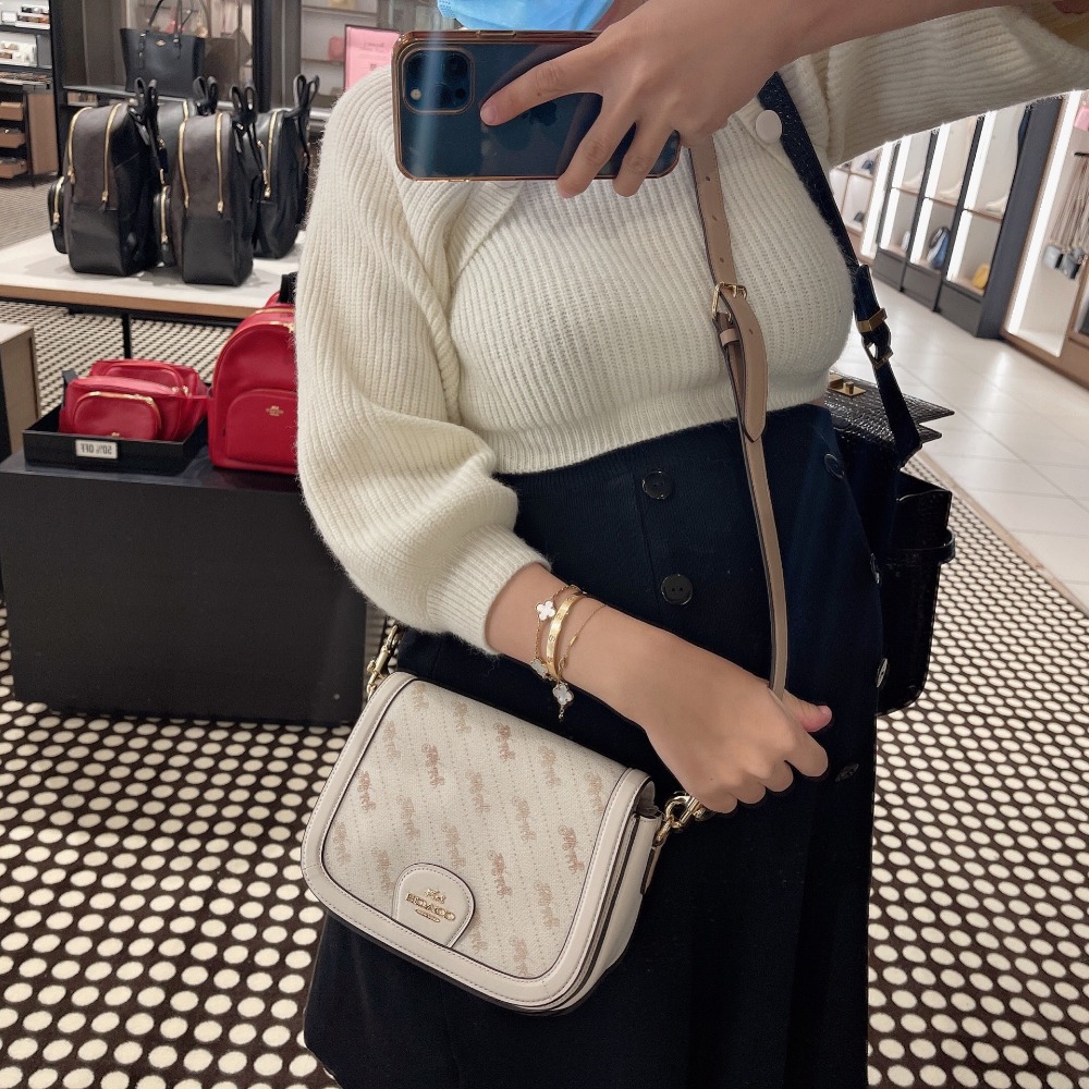 台灣美媽代購 COACH 蔻馳 包包 單肩包 斜挎包 斜背包 手提包 馬鞍包 經典馬車logo翻蓋斜挎馬鞍包 時尚百搭-細節圖7