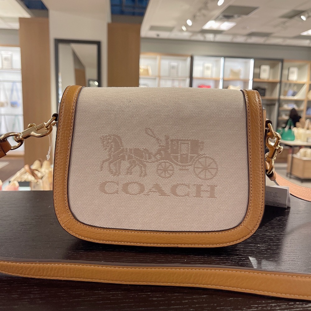 台灣美媽代購 COACH 蔻馳 包包 單肩包 斜挎包 斜背包 手提包 馬鞍包 經典馬車logo翻蓋斜挎馬鞍包 時尚百搭-細節圖8