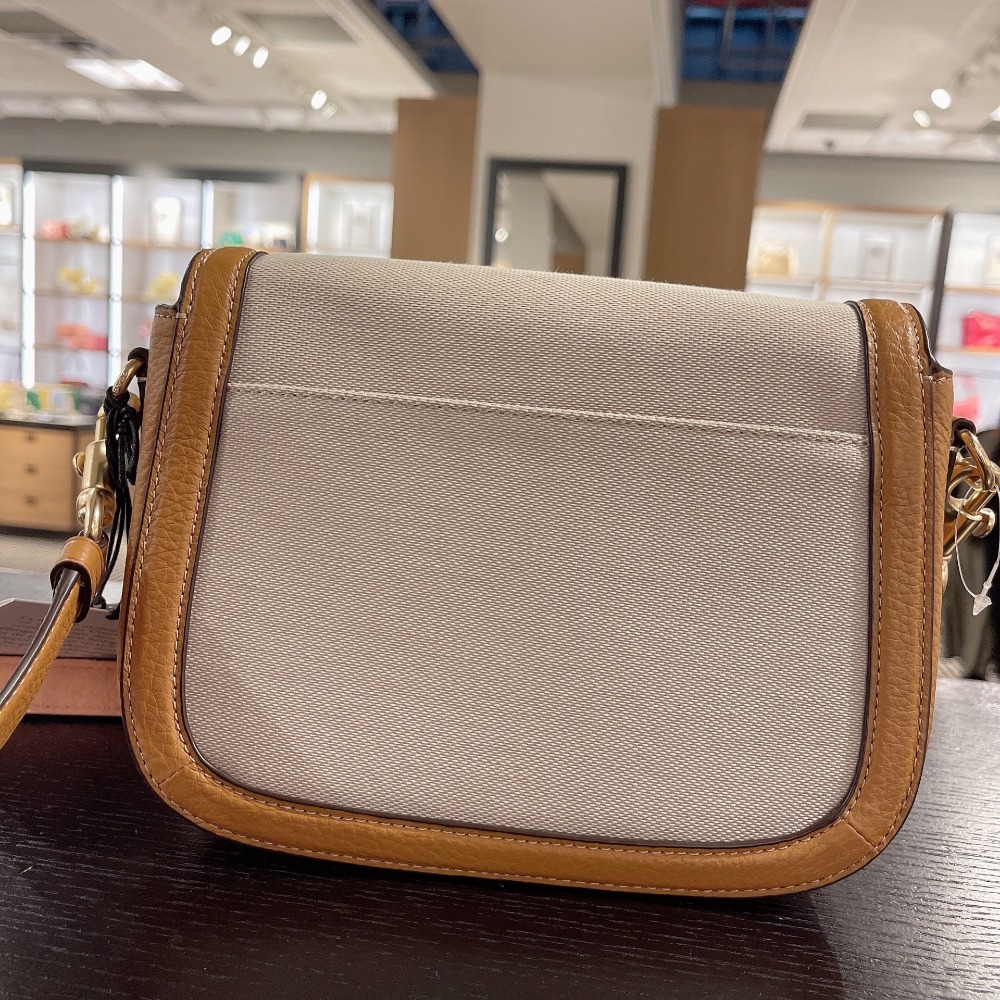 台灣美媽代購 COACH 蔻馳 包包 單肩包 斜挎包 斜背包 手提包 馬鞍包 經典馬車logo翻蓋斜挎馬鞍包 時尚百搭-細節圖9