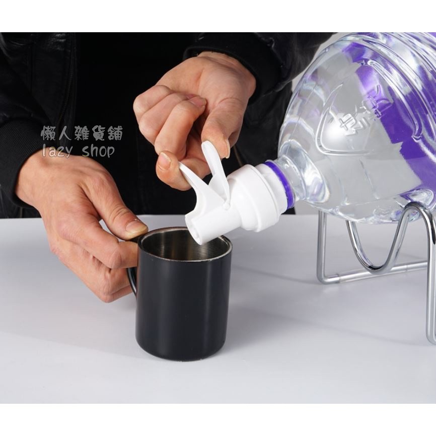 《懶人雜貨舖》戶外 露營 5L 水桶支架 水桶架 桶裝水架 桶水架 桶水支架 水架 架水器-細節圖3