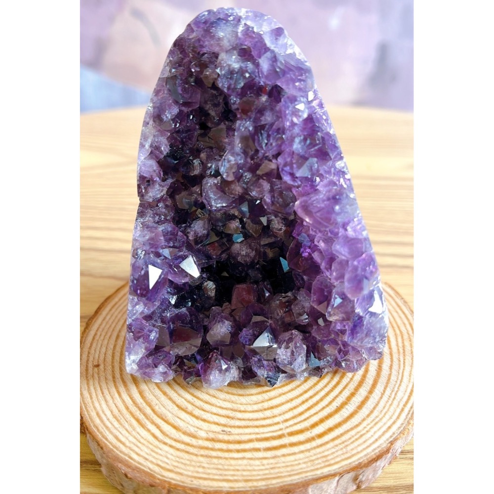 紫晶鎮(含座，長約7公分；高約11.5公分)-細節圖2