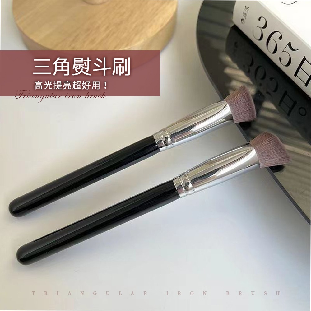 三角熨斗刷 高光刷 三角高光刷 腮紅刷 遮瑕刷 化妝刷 纖維毛化妝刷 高光提亮 不扎臉 柔軟 便攜【MZ0436】-細節圖2