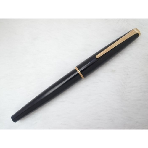 B167 好寫的 70年代萬寶龍德國製 黑桿320鋼筆 14K 極細字尖(7成新)