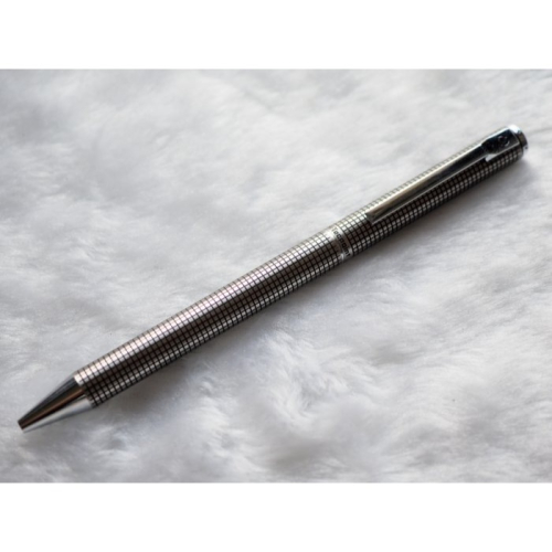 B690 百樂 日本製 美麗的 HI-TECPOINT 全鋼蝕刻格子高級鋼珠筆(庫存新品)