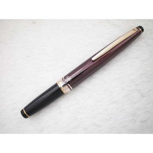 B997 寫樂 日本製 黑桿短鋼筆 21k 細字尖鋼筆(7成新但筆蓋顏色有變淡)