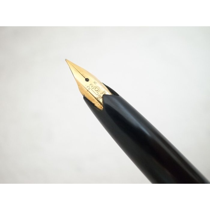 C394 白金 日本製 黑桿短鋼筆 22k 細字尖(7成新筆蓋有一處凹痕)-細節圖4