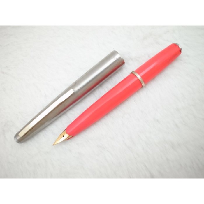 C395 1960s 寫樂 日本製 鋼蓋珊瑚紅桿 14k 細字尖 短鋼筆(7成新)-細節圖2
