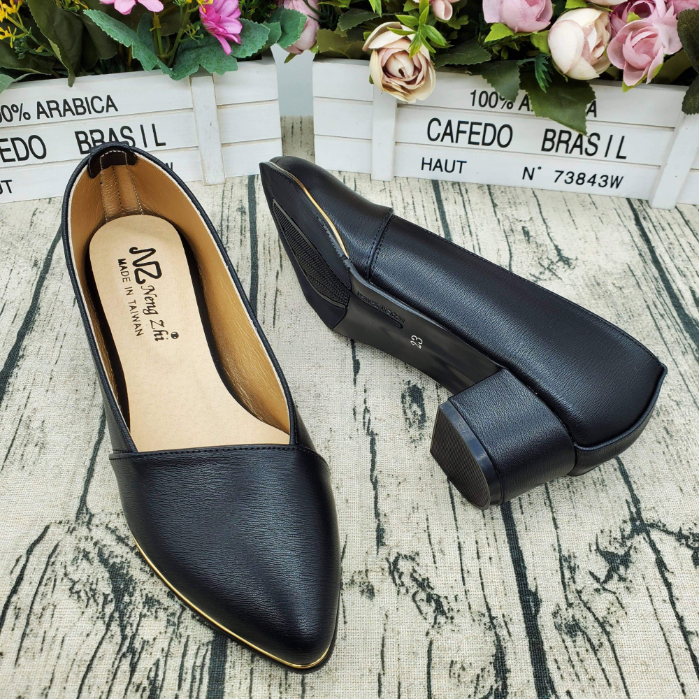 台北出貨💯好穿不磨腳🔝台灣製 上班必備 斜口 尖頭粗跟包鞋 軟墊 金屬邊 面試鞋 女鞋 底跟包鞋 尖頭包鞋-細節圖4