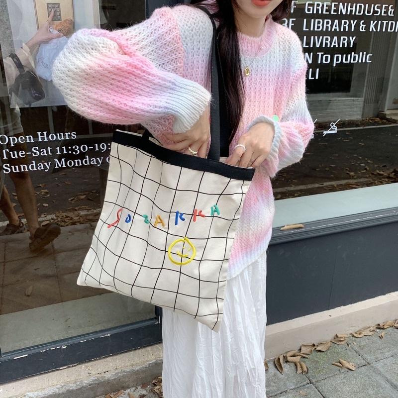 新款 彩色刺繡英文字母笑臉帆布包 塗鴉格子 手繪感女 休閒大容量手提肩背兩用包 學生托特包 百搭 特別 時尚款 小清新-細節圖2