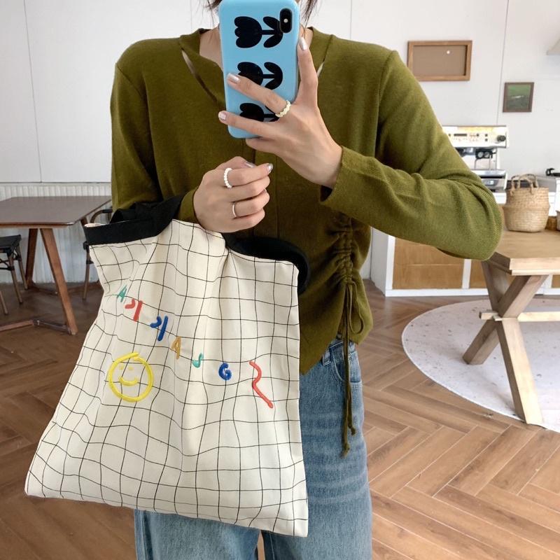 新款 彩色刺繡英文字母笑臉帆布包 塗鴉格子 手繪感女 休閒大容量手提肩背兩用包 學生托特包 百搭 特別 時尚款 小清新-細節圖5