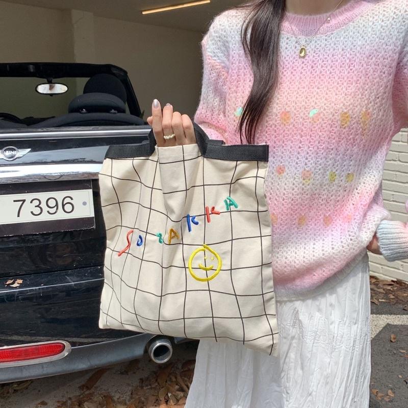 新款 彩色刺繡英文字母笑臉帆布包 塗鴉格子 手繪感女 休閒大容量手提肩背兩用包 學生托特包 百搭 特別 時尚款 小清新-細節圖8