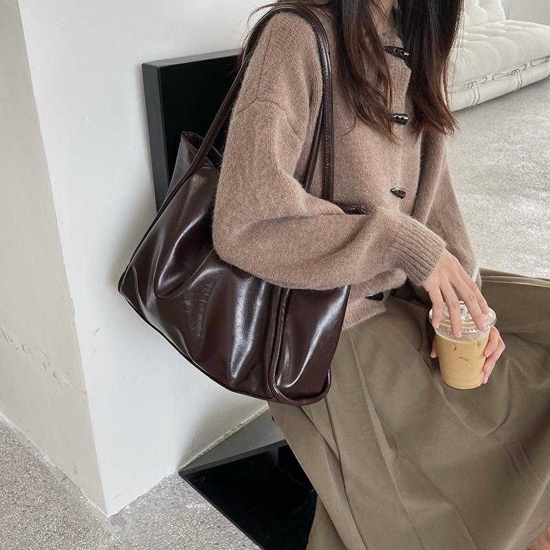 韓國設計款PU單肩包 新款手提大包托特包小眾設計 百搭 大容量 休閒 軟皮質感 A4可放入 公事包-細節圖5