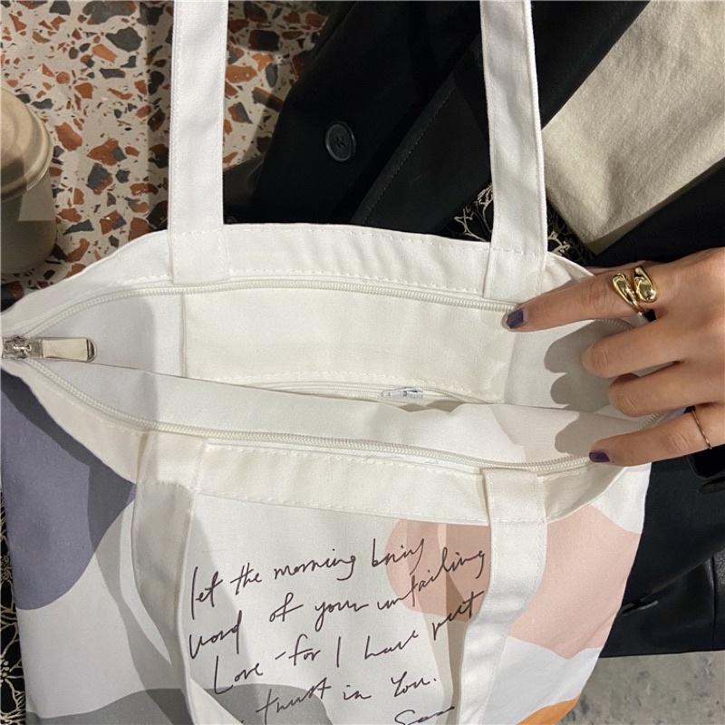 韓版小眾設計帆布包 色塊印花造型水彩盤 撞色小清新文藝單肩包簡約學生彩色印花手提袋 百搭 繽紛好看 草寫英文字 拉鍊封口-細節圖8