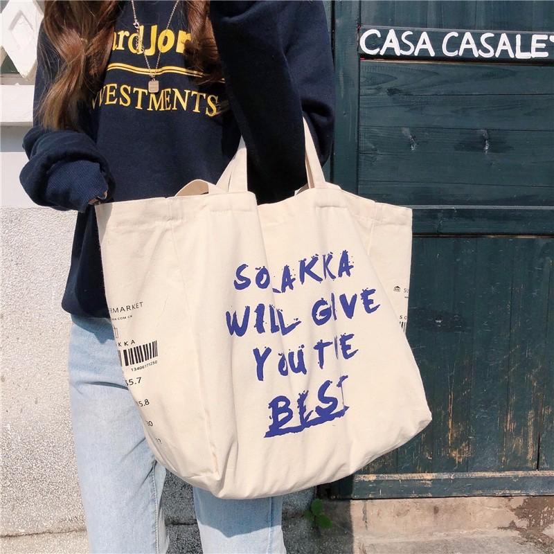 大容量塗鴉手寫風格帆布包慵懶風隨性單肩包側邊加寬日系肩背手提兩用布袋 百搭耐用 大學生適用 旅行外出必備磁扣閉合拉鍊內袋-細節圖2