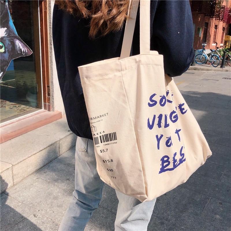大容量塗鴉手寫風格帆布包慵懶風隨性單肩包側邊加寬日系肩背手提兩用布袋 百搭耐用 大學生適用 旅行外出必備磁扣閉合拉鍊內袋-細節圖4