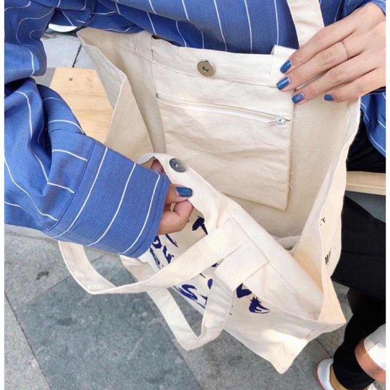 大容量塗鴉手寫風格帆布包慵懶風隨性單肩包側邊加寬日系肩背手提兩用布袋 百搭耐用 大學生適用 旅行外出必備磁扣閉合拉鍊內袋-細節圖6