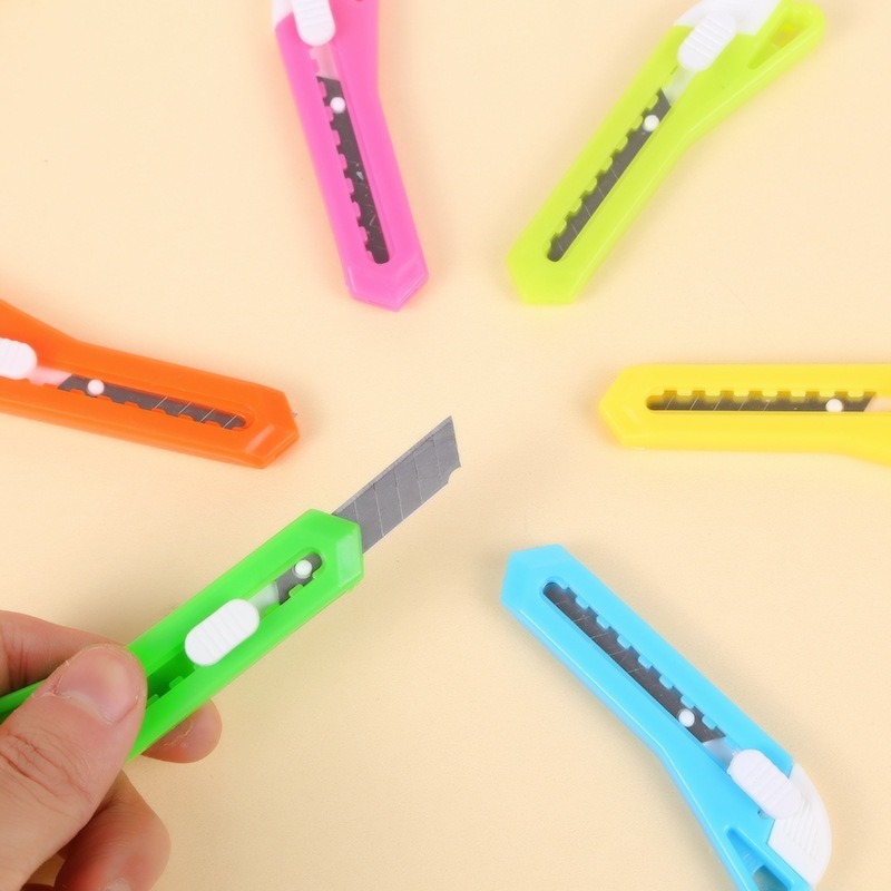B704｜美工刀 小刀 拆信刀 迷你刀 文具 切割 便攜 推式迷你 美工刀 壁紙刀 糖果色 裁剪刀 快遞開箱-細節圖5