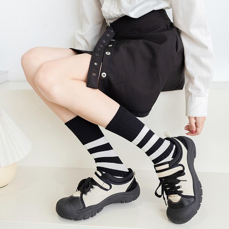 B854｜條紋襪子女中筒襪 經典黑白色系 潮日系字母吸濕排汗運動長筒襪 長筒襪 運動襪xiami-細節圖6