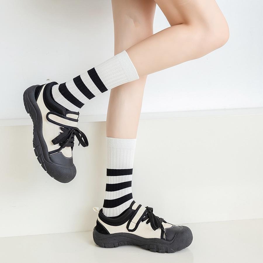 B854｜條紋襪子女中筒襪 經典黑白色系 潮日系字母吸濕排汗運動長筒襪 長筒襪 運動襪xiami-細節圖8
