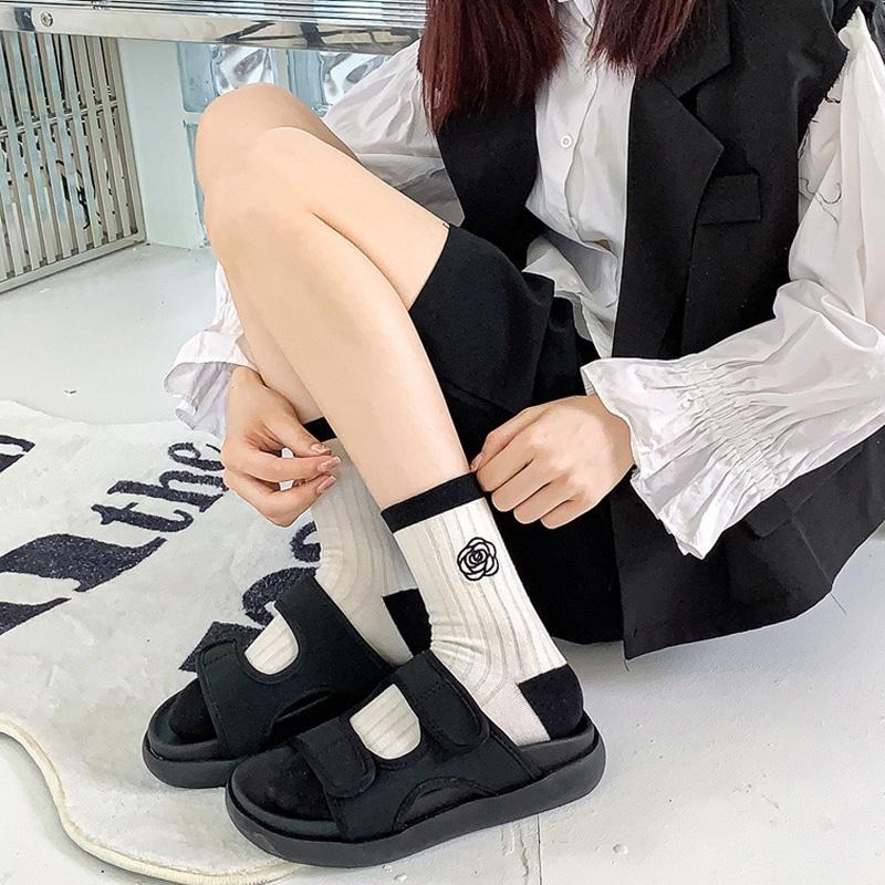 B854｜ 黑白山茶花中筒襪 花朵山茶花刺繡襪子 中筒襪 襪子 小清新襪子xiami-細節圖2