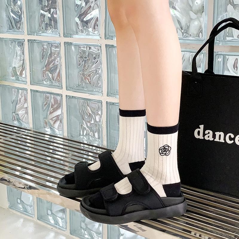 B854｜ 黑白山茶花中筒襪 花朵山茶花刺繡襪子 中筒襪 襪子 小清新襪子xiami-細節圖3