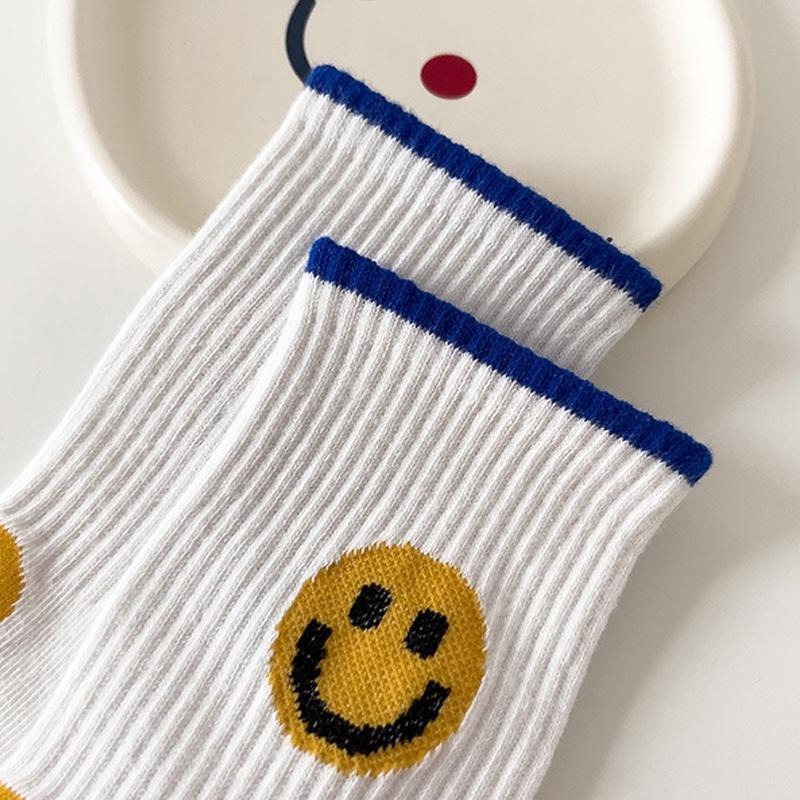 B854｜藍白笑臉襪子 女中筒襪  潮流簡版襪 吸汗 透氣 個性棉襪 中筒襪 運動襪 個性時尚襪xiami-細節圖3