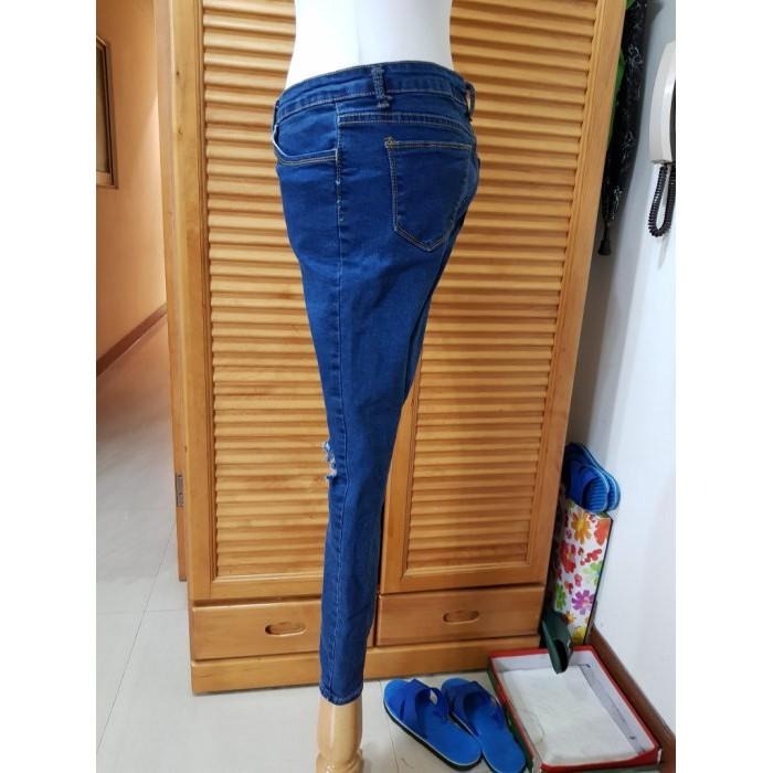 °☆ 珮齊精品舖 ☆° 藍色牛仔破褲-細節圖2