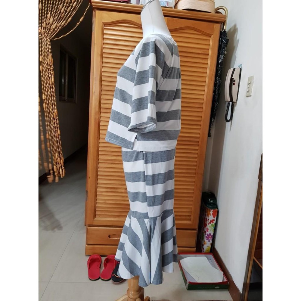 °☆ 珮齊精品舖 ☆° 灰白橫紋魚尾裙裝-細節圖2