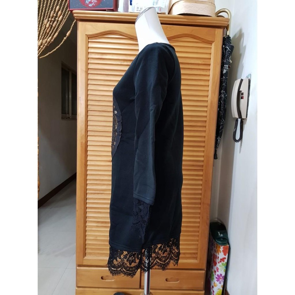 °☆ 珮齊精品舖 ☆° 黑色舖棉燙金拼接蕾絲短洋-細節圖2