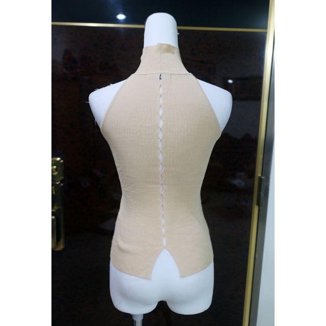 °☆ 珮齊精品舖 ☆° IN TOO 駝色立領削肩背心-細節圖3