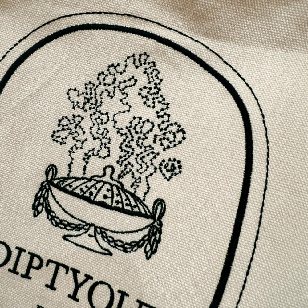 (現貨) 法國高級香氛品牌 Diptyque Paris 托特包帆布袋 高磅數提袋 內層有小口袋 可肩背 刺繡Logo-細節圖4