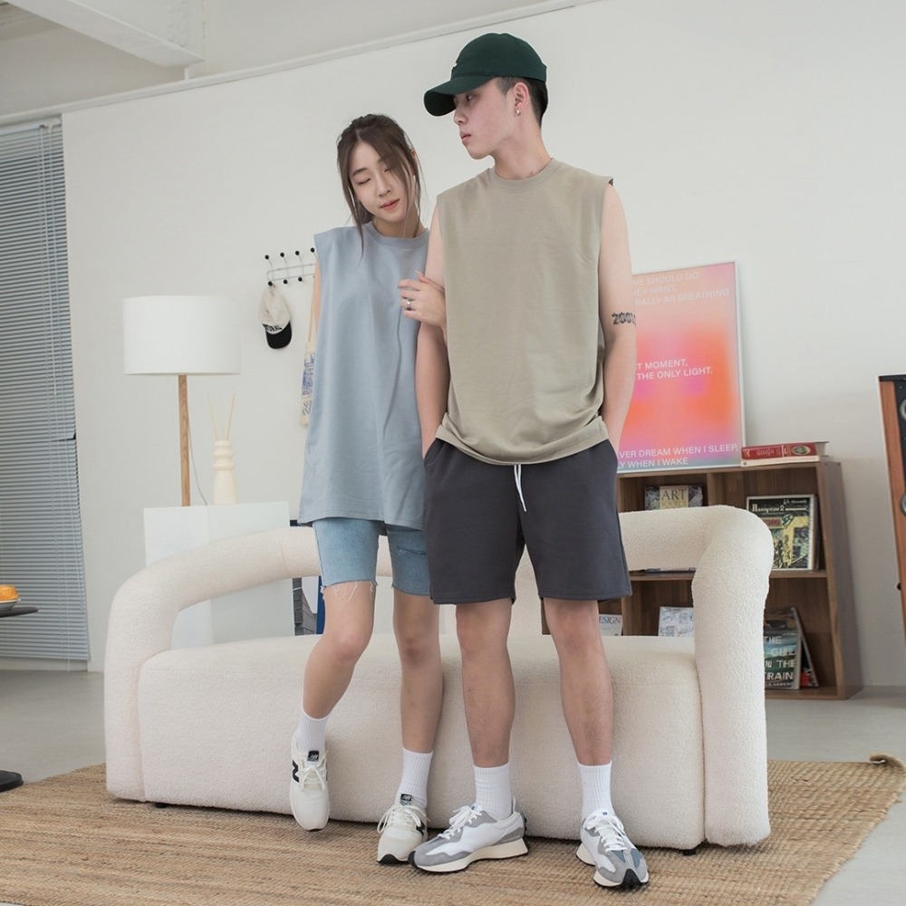 ✨2023新款✨韓國 素面寬肩背心側點綴 無袖上衣 男女不拘 情侶款 春夏新款 素面背心 九色 百搭款-細節圖9